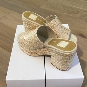 Dolce Vita Elora Heal Natural raffia size 9.5